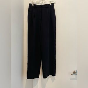 Aritzia pants size 4 never worn